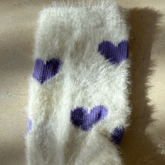 3/$15 Brand New Minky Fleece Heart Print Cozy Socks - Picture 3 of 4